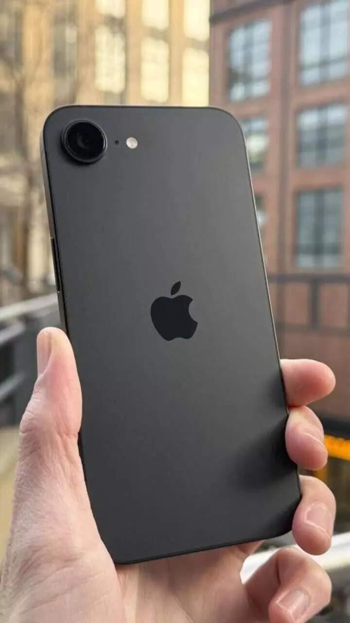 ആപ്പിൾ ഐ ഫോൺ 16e സ്വന്തമാക്കാം കൂടുതൽ വിലക്കിഴിവിൽ