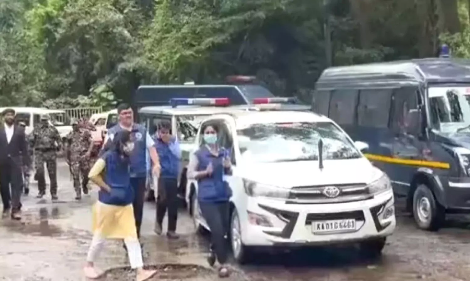 ധ​ർ​മ​സ്ഥ​ല ശ​വ​സം​സ്കാ​രം; നി​ഗൂ​ഢ​ത തേ​ടി എ​സ്.​ഐ.​ടി വ​ന​ത്തി​ൽ