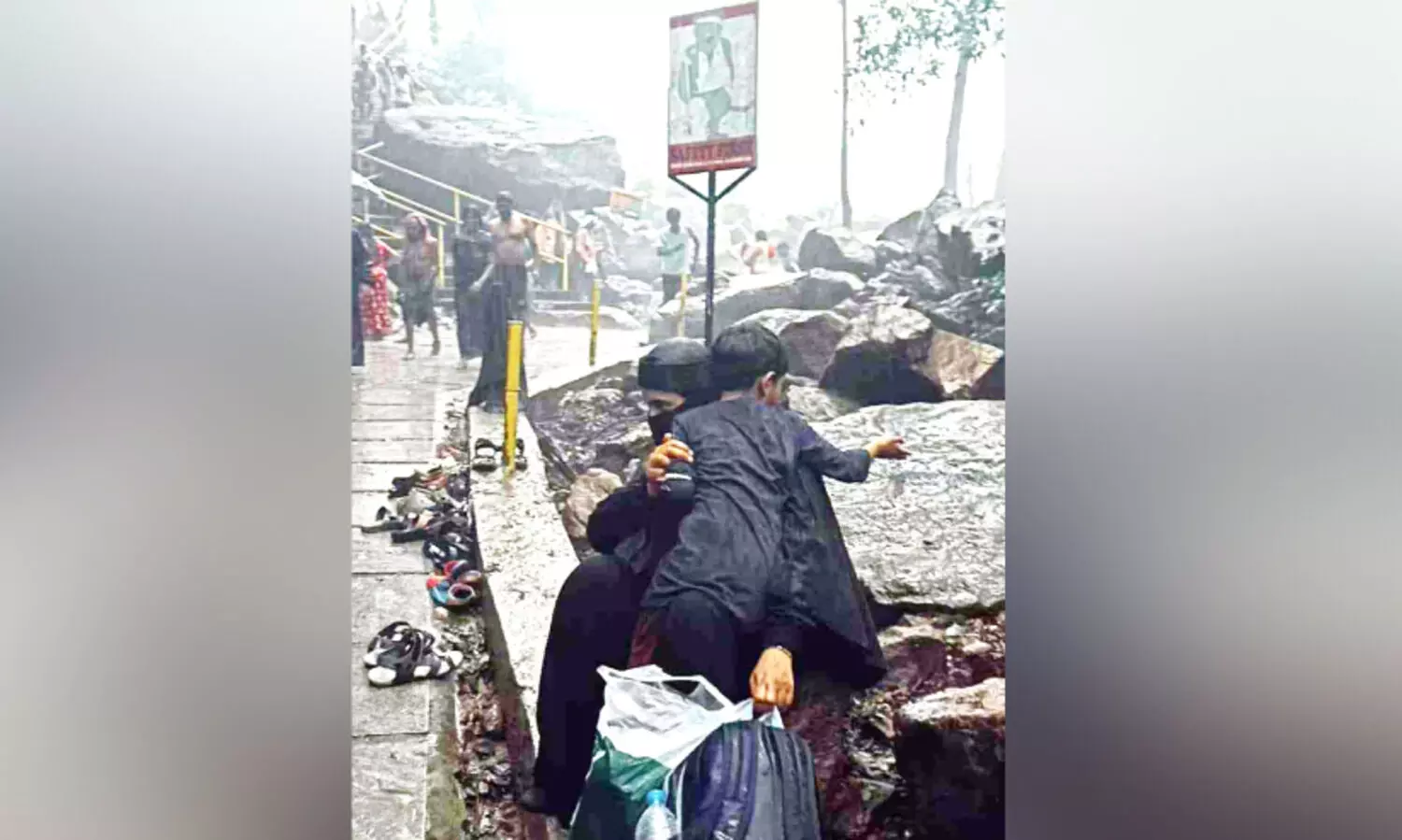 വിനോദ സഞ്ചാര കേന്ദ്രങ്ങളിൽ അടിസ്ഥാന സൗകര്യമില്ല; ജനം വലയുന്നു