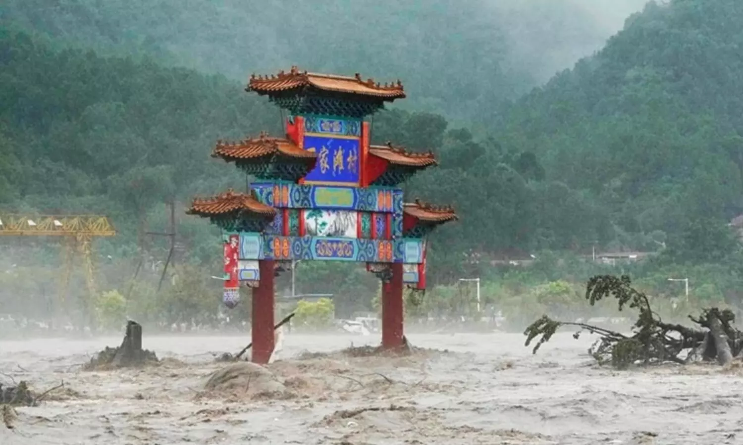 ചൈനയിൽ കനത്ത മഴ തുടരുന്നു; പേമാരിയിൽ 30 മരണം,   11 പ്രവിശ്യകളിൽ വെള്ളപ്പൊക്ക മുന്നറിയിപ്പ്