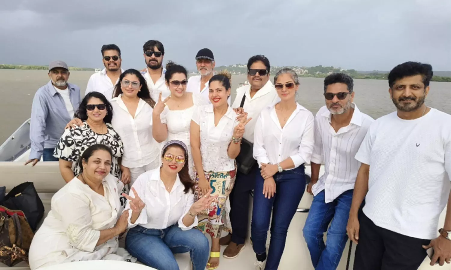 ലൈവ് മോഡ് ഓൺ; 90കളുടെ ഹിറ്റ് ടീം വീണ്ടും, ചിത്രങ്ങൾ വൈറൽ