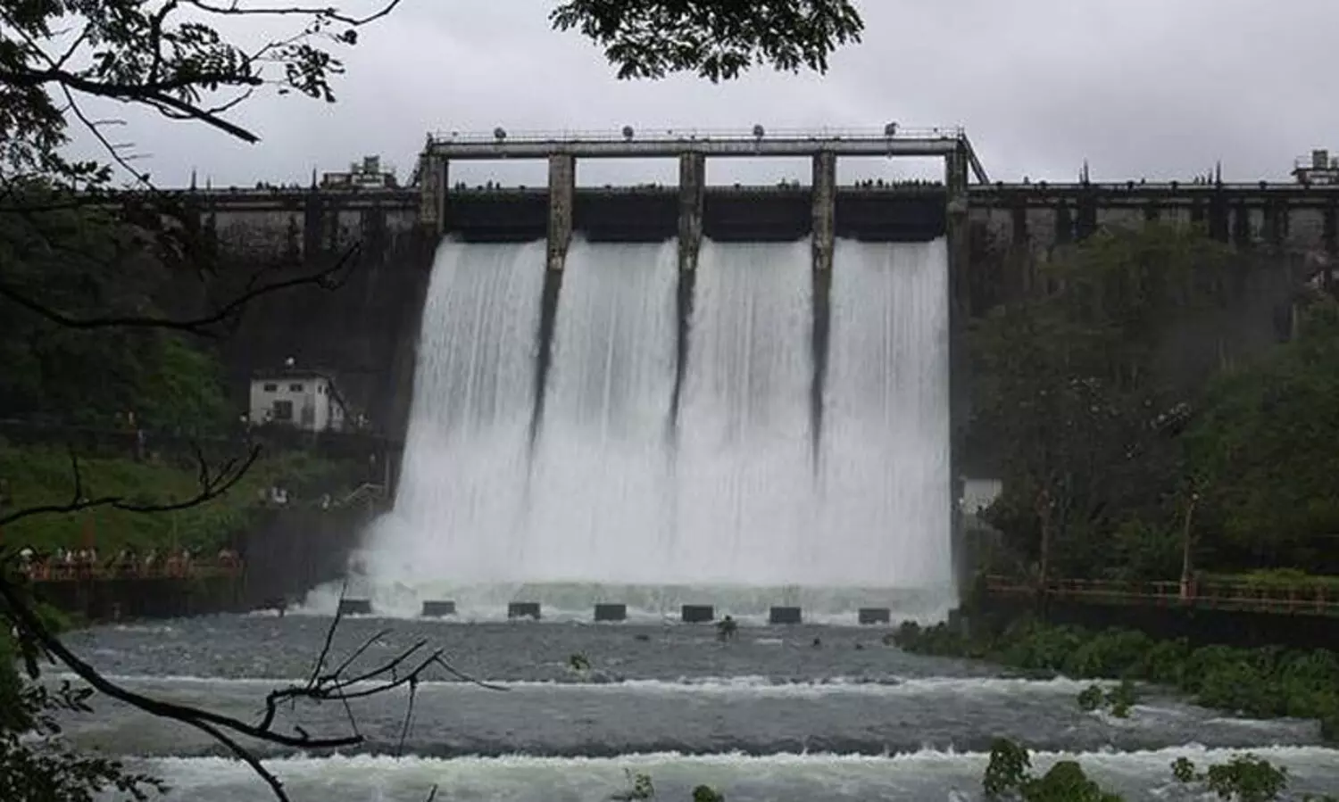 ഉ​ദ്യോ​ഗ​സ്ഥ നി​ർ​മി​ത പ്ര​ള​യ​ത്തി​ന് ഒ​രാ​ണ്ട്; ന​ഷ്ട​പ​രി​ഹാ​ര​വും ന​ട​പ​ടി​യും പ്ര​സ്താ​വ​ന​ക​ളി​ൽ മാ​ത്രം