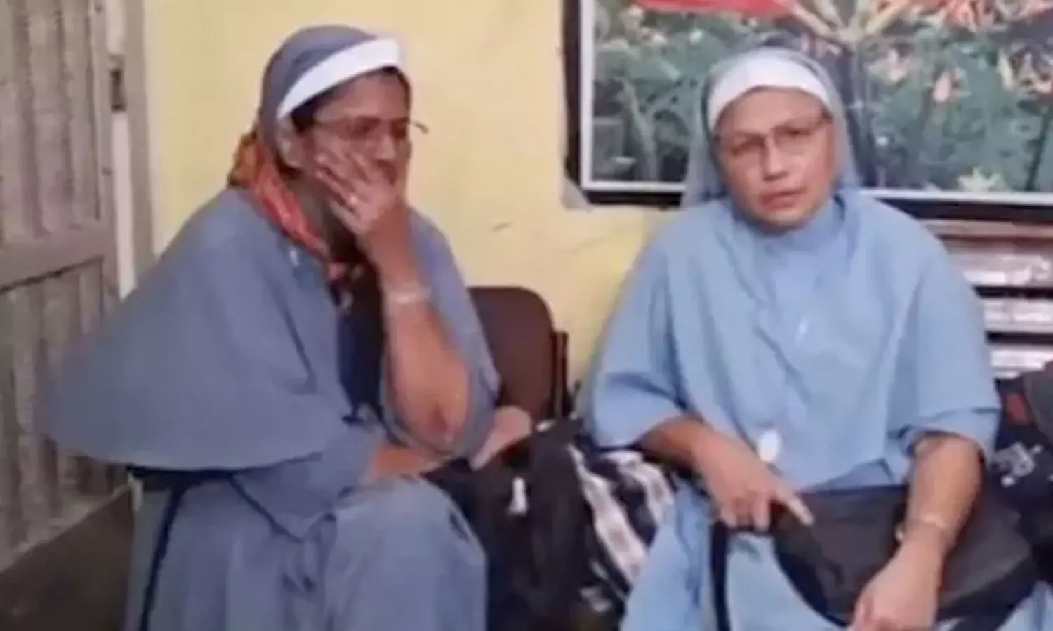 കന്യാസ്ത്രീകളെ സന്ദർശിക്കാൻ ജയിലിലെത്തിയ ഇടതുനേതാക്കളെ തടഞ്ഞു; സന്ദർശന സമയം കഴിഞ്ഞെന്ന്