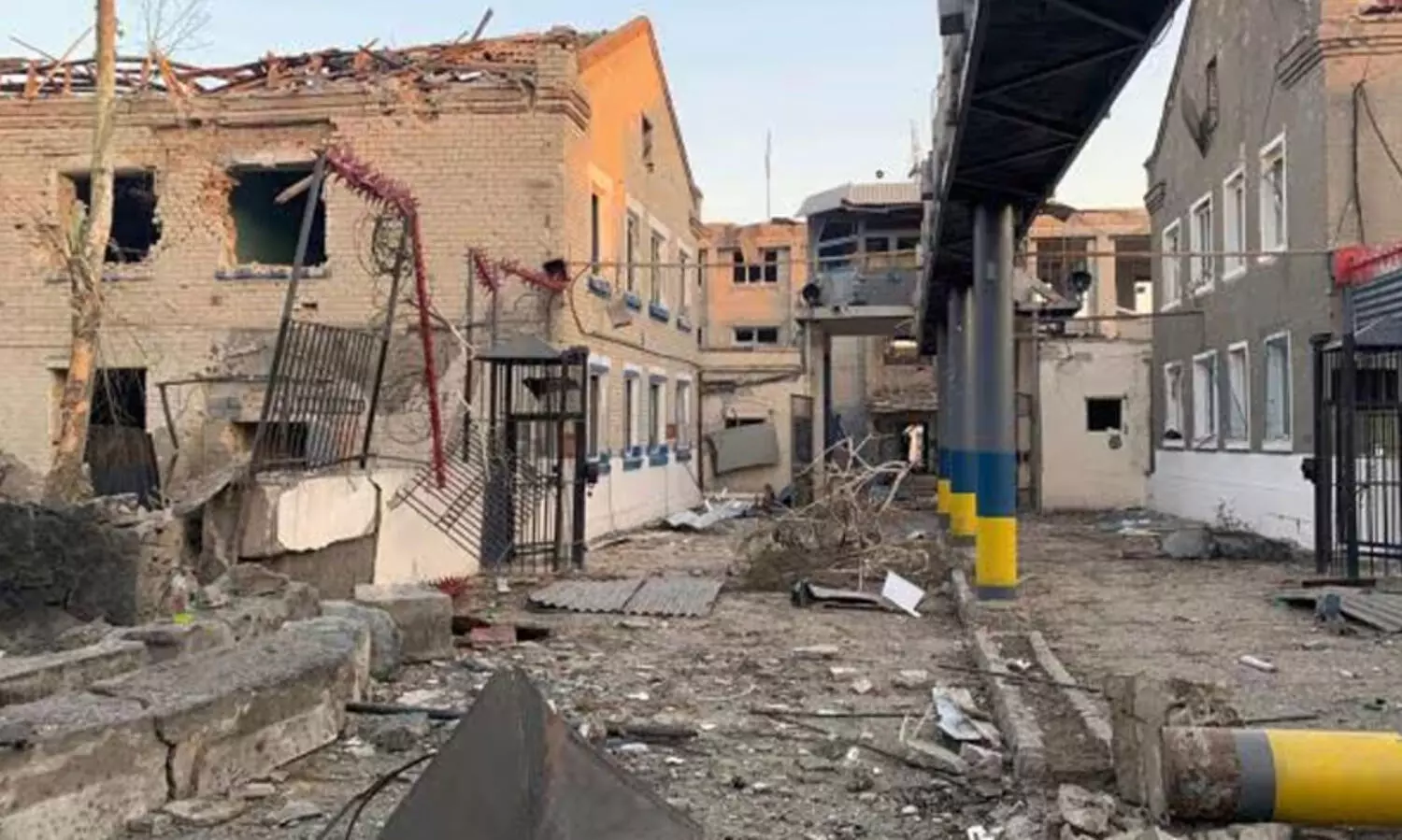 ട്രംപിന്റെ ഭീഷണി അവഗണിച്ച് പുടിൻ; യുക്രെയ്നിൽ ജയിലിലും ആശുപത്രിയിലും ബോംബിട്ടു, 21 മരണം