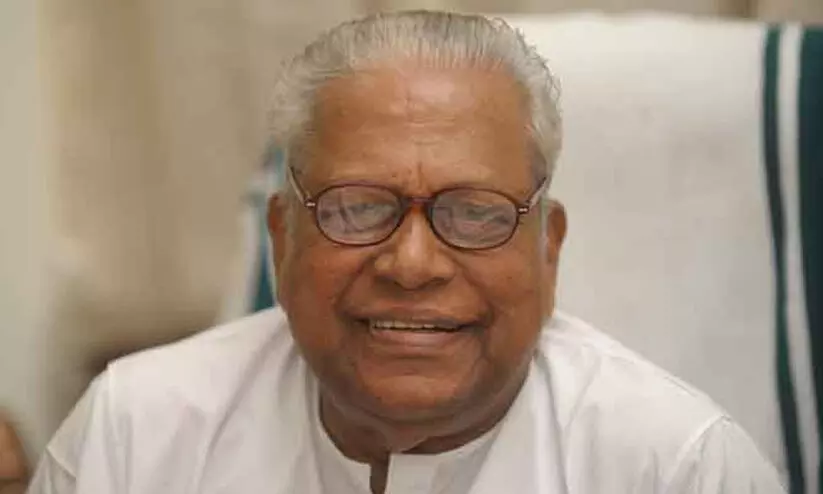 വി.എസിനെതിരെ മോശം പരാമർശം: ഹയർ സെക്കൻഡറി അധ്യാപകന്​ സസ്​പെൻഷൻ