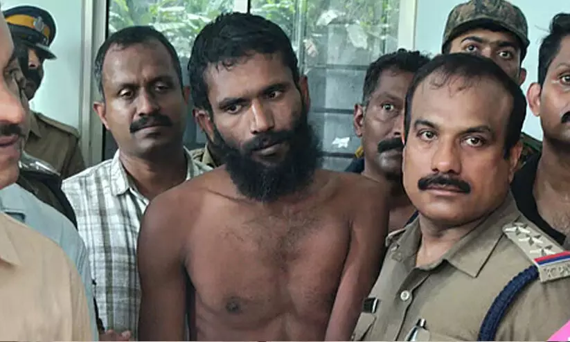 ജയിൽചാട്ടത്തിന് ഗോവിന്ദച്ചാമിക്ക് സഹായം ലഭിച്ചില്ലെന്ന് ജയിൽ ഡി.ഐ.ജിയുടെ റിപ്പോർട്ട് ജയിൽചാട്ടത്തിന് ഗോവിന്ദച്ചാമിക്ക് സഹായം ലഭിച്ചില്ലെന്ന് ജയിൽ ഡി.ഐ.ജിയുടെ റിപ്പോർട്ട്