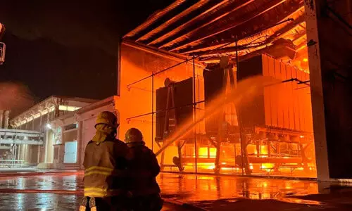 അ​ഹ​മ്മ​ദി​യി​ൽ ഇ​ല​ക്ട്രി​ക്ക​ൽ ട്രാ​ൻ​സ്‌​ഫോ​ർ​മ​റി​ൽ തീ​പി​ടി​ച്ചു