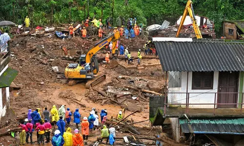 വയനാട് ഉരുൾപ്പൊട്ടൽ; ക​ട​ക്കെ​ണി​യി​ൽ ദു​ര​ന്ത​ബാ​ധി​ത​ർ