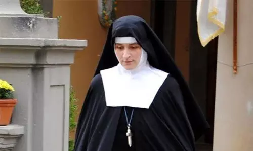 ബജ്റംഗ്ദളിന് മലയാളി കന്യാസ്ത്രീയുടെ തുറന്നെഴുത്ത്: ‘ഞങ്ങളുടെ കൈയിൽ മാരകായുധമല്ല, കൊന്തയും ബൈബിളും; ദൈവിക നാമം ആക്രോശിച്ച് അപരനെ കൊല്ലാൻ തുനിഞ്ഞിറങ്ങാറില്ല’