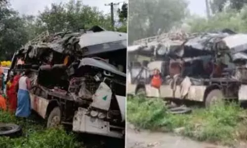 ജാർഖണ്ഡിൽ കൻവാരിയ തീർത്ഥാടകരുടെ  ബസ് അപകടത്തിൽപെട്ടു; 18 മരണം