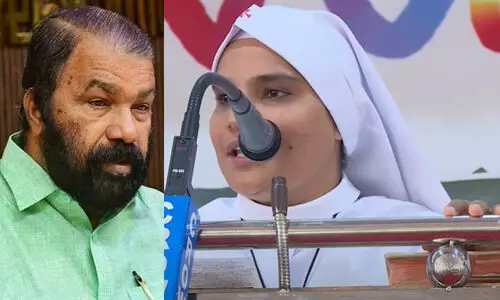 ‘കന്യാസ്ത്രീകളുടെ ഉടുതുണി അഴിച്ചുമാറ്റി ആക്ഷേപിക്കാൻ സിപിഎം ഏരിയാ സെക്രട്ടറിമാർ നാടകവേദി ഒരുക്കിയപ്പോൾ ഈ സ്നേഹം എവിടെയായിരുന്നു?’ -മന്ത്രി ശിവൻകുട്ടിയോട് കന്യാസ്ത്രീ ‘കന്യാസ്ത്രീകളുടെ ഉടുതുണി അഴിച്ചുമാറ്റി ആക്ഷേപിക്കാൻ സിപിഎം ഏരിയാ സെക്രട്ടറിമാർ നാടകവേദി ഒരുക്കിയപ്പോൾ ഈ സ്നേഹം എവിടെയായിരുന്നു?’ -മന്ത്രി ശിവൻകുട്ടിയോട് കന്യാസ്ത്രീ