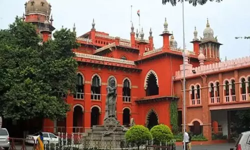 യുട്യൂബറുടെ പരാതിയിൽ  സി.ബി.ഐ അന്വഷണം നിഷേധിച്ച മദ്രാസ് ഹൈക്കോടതി നടപടിക്കെതിരെ സു​പ്രീം കോടതി നോട്ടീസയച്ചു