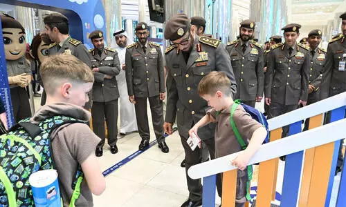 വൻ ഹിറ്റായി കുട്ടികളുടെ ‘പാസ്പോർട്ട് കൗണ്ടർ’; വിസ്മയകരമായ യാത്രാനുഭവം ലക്ഷക്കണക്കിന് കുരുന്നുകളിലേക്ക് വൻ ഹിറ്റായി കുട്ടികളുടെ ‘പാസ്പോർട്ട് കൗണ്ടർ’; വിസ്മയകരമായ യാത്രാനുഭവം ലക്ഷക്കണക്കിന് കുരുന്നുകളിലേക്ക്