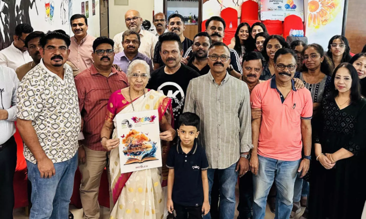 സു​വ​നീ​ർ ക​വ​ർ പ്ര​കാ​ശ​നം