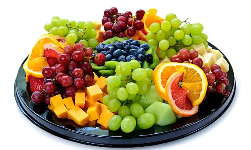 ഈ പഴങ്ങൾ ബെല്ലി ഫാറ്റ് കുറക്കാൻ സഹായിക്കും ഈ പഴങ്ങൾ ബെല്ലി ഫാറ്റ് കുറക്കാൻ സഹായിക്കും