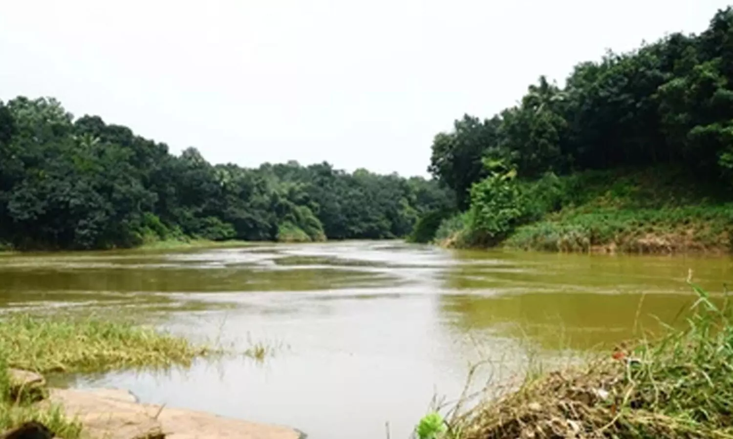 ജ​ന​ങ്ങ​ൾ കഴിയുന്നത്​ ഭീ​തി​യോ​ടെ​ കല്ലടയാർ ഇടിഞ്ഞുതാഴുന്നു