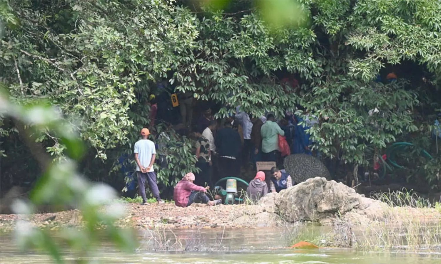 ധർമസ്ഥലയിൽ മണ്ണുമാറ്റിയുള്ള പരിശോധനയിൽ തലയില്ലാത്ത അസ്ഥികൂടം കണ്ടെത്തി;  പോയന്റ് ആറിൽനിന്നാണ് ലഭിച്ചത്