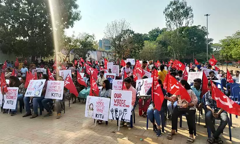 ഐ‌.ടി മേഖലയിലെ പ്രവൃത്തിസമയം നീട്ടാനുള്ള നീക്കം സര്‍ക്കാര്‍ ഉപേക്ഷിച്ചു