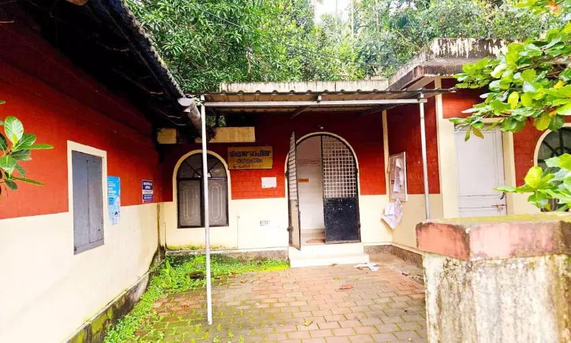 വില്ലേജ് ഓഫിസറില്ല; കുന്ദമംഗലത്ത് സർട്ടിഫിക്കറ്റുകൾക്കായി കാത്തിരിപ്പ് വില്ലേജ് ഓഫിസറില്ല; കുന്ദമംഗലത്ത് സർട്ടിഫിക്കറ്റുകൾക്കായി കാത്തിരിപ്പ്