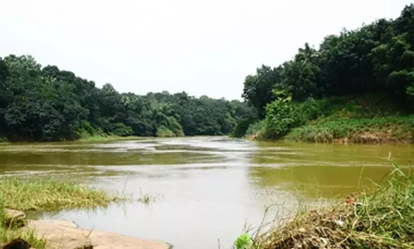 ജ​ന​ങ്ങ​ൾ കഴിയുന്നത്​ ഭീ​തി​യോ​ടെ​ കല്ലടയാർ ഇടിഞ്ഞുതാഴുന്നു