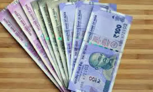 രൂ​പ​ക്ക്​ റെ​ക്കോ​ഡ് ത​ക​ർ​ച്ച; നേ​ട്ട​മാ​ക്കി പ്ര​വാ​സി​ക​ൾ