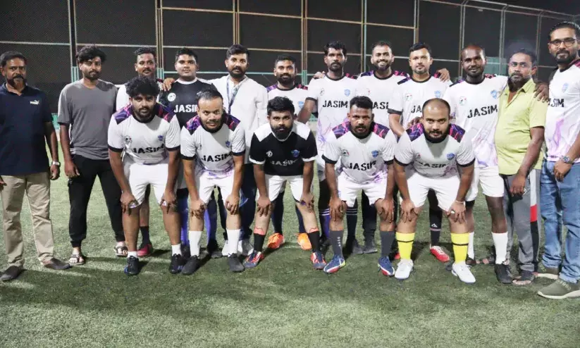 ഖ​ത്വീ​ഫ്​ മ​ത്സ്യ മാ​ർ​ക്ക​റ്റ് കൂ​ട്ടാ​യ്മ പ്രീ​മി​യ​ർ ഫു​ട്ബാ​ൾ ലീ​ഗ് സം​ഘ​ടി​പ്പി​ച്ചു