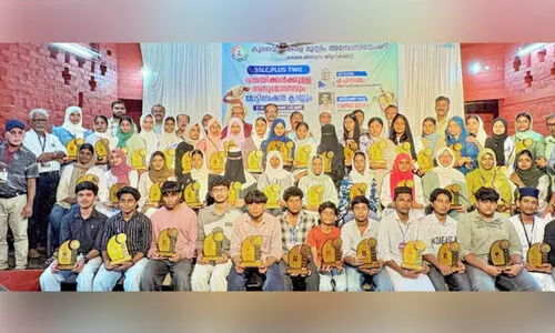 കെ.​കെ.​എം.​എ വി​ദ്യാ​ഭ്യാ​സ അ​വാ​ർ​ഡ് വി​ത​ര​ണം