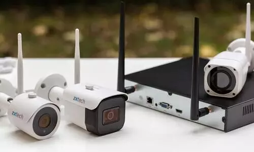 പേടിവേണ്ട മുകളിലൊരാൾ കാവലുണ്ട് പേടിവേണ്ട മുകളിലൊരാൾ കാവലുണ്ട്