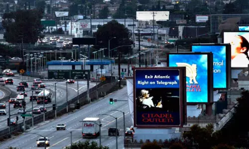 കാ​ഴ്ച മ​റ​യ്ക്കും ബോ​ർ​ഡു​ക​ൾ വേ​ണ്ട; ആ​റു​മാ​സ​ത്തി​നി​ടെ മാ​റ്റി​യ​ത് 170 എ​ണ്ണം