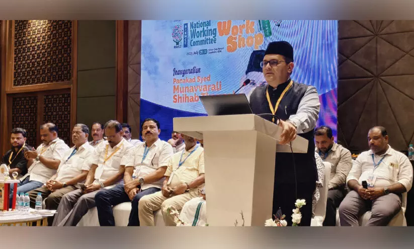 ഫാ​ഷി​സ​ത്തി​നെ​തി​രെ മാ​ന​വി​ക​ത​യു​ടെ പ്ര​ചാ​ര​ക​രാ​വ​ണം -മു​ന​വ​റ​ലി ശി​ഹാ​ബ് ത​ങ്ങ​ൾ