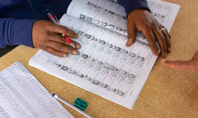 ത​ദ്ദേ​ശ തെ​ര​ഞ്ഞെ​ടു​പ്പ്; വോ​ട്ട​ര്‍ പ​ട്ടി​ക​യി​ല്‍ പേ​രു​ചേ​ര്‍ക്കാ​ൻ ല​ഭി​ച്ച​ത് 67,000ത്തി​ലേ​റെ അ​പേ​ക്ഷ​ക​ൾ