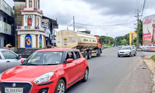 സിഗ്നലും വേഗനിയന്ത്രണവും ഇല്ല; ഇടിഞ്ഞില്ലം അപകടക്കവല സിഗ്നലും വേഗനിയന്ത്രണവും ഇല്ല; ഇടിഞ്ഞില്ലം അപകടക്കവല