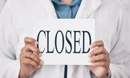 ലൈ​സ​ൻ​സ് ഇ​ല്ലാ​തെ പ്ര​വ​ർ​ത്ത​നം; സ്വ​കാ​ര്യ മെ​ഡി​ക്ക​ൽ ക്ലി​നി​ക് അ​ട​ച്ചു​പൂ​ട്ടി