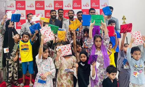 നി​റ​ങ്ങ​ൾ​ക്കൊ​പ്പം ചി​രി​യും; ഗ്രാ​ൻ​ഡ് മാ​ൾ ഹൈ​പ്പ​ർ മാ​ർ​ക്ക​റ്റി​ൽ കു​ഞ്ഞു​മി​ടു​ക്ക​ന്മാ​രു​ടെ പെ​യി​ന്റി​ങ് മ​ത്സ​രം