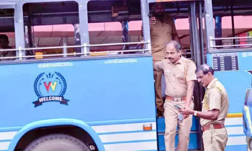 വാതിൽ തുറന്നിട്ട് സർവിസ്; ഒമ്പത് ബസുകൾക്ക്​ പിഴ