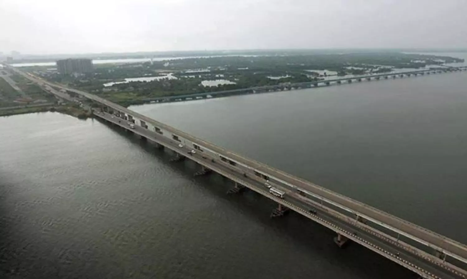 ഗോശ്രീ പാലത്തിലെ ഗതാഗതക്കുരുക്ക്; പാലം നിർമാണം 25 ദിവസത്തിൽ പൂർത്തിയാക്കും; കൗണ്ട് ഡൗൺ ബോർഡുമായി ഫ്രാഗ്