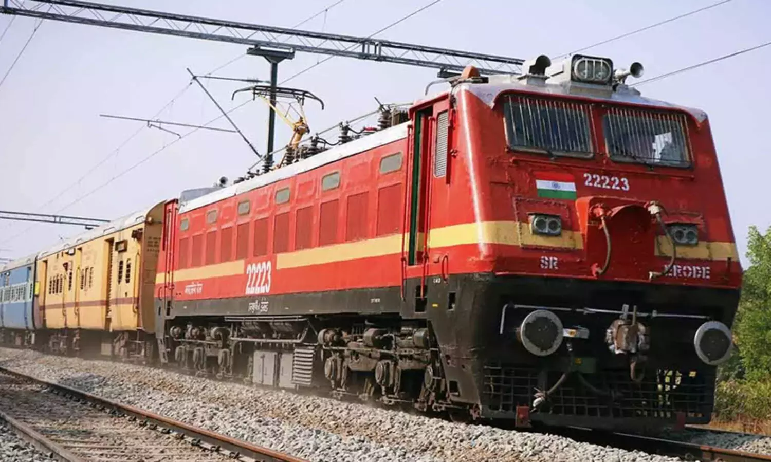 ഓണം സീസണിൽ  യാത്രക്കാരെ കൊള്ളയടിച്ച് റെയിൽവേ