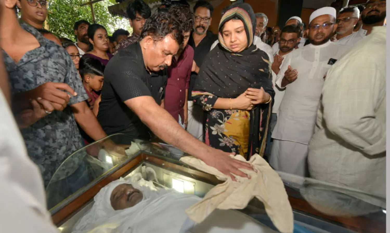 മലയാളിയെ പൊട്ടിച്ചിരിപ്പിച്ച കലാഭവൻ നവാസ് കണ്ണീരണിയിച്ച് മടങ്ങി...