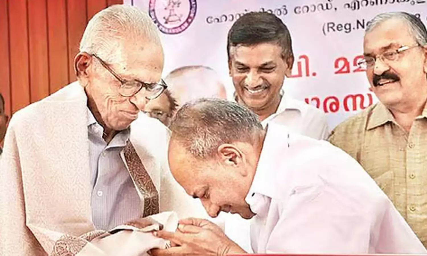 എ​ന്‍റെ മ​ഹാ​ഗു​രു​നാ​ഥ​ൻ-എ.​കെ. ആ​ന്‍റ​ണി