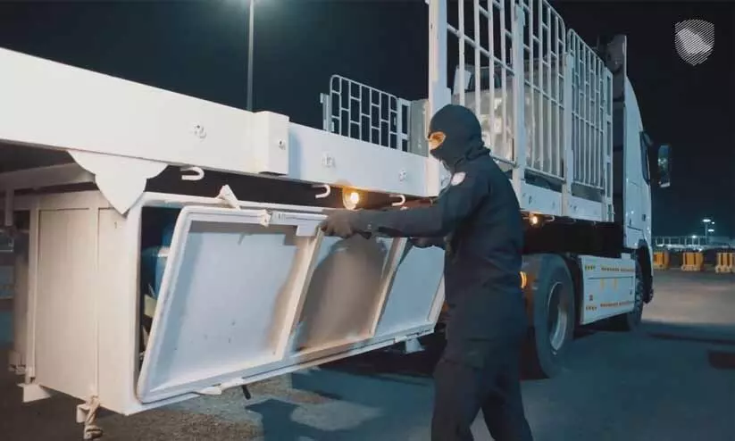 ബത്ഹ ചെക്ക്പോസ്റ്റിൽ വൻ ലഹരി വേട്ട; രണ്ട് ട്രക്കുകളിൽനിന്ന് പിടികൂടിയത് എട്ട് ലക്ഷം മയക്കുഗുളികകൾ ബത്ഹ ചെക്ക്പോസ്റ്റിൽ വൻ ലഹരി വേട്ട; രണ്ട് ട്രക്കുകളിൽനിന്ന് പിടികൂടിയത് എട്ട് ലക്ഷം മയക്കുഗുളികകൾ