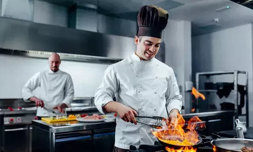 ഷെഫ് വെറും പാചകക്കാരനല്ല
