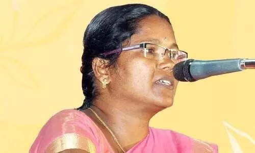 കേരളത്തിന്റെ മുഖ്യധാരയിൽ ഇപ്പോഴും ‘കാടിന് ഇടമില്ല; കാടിന്റെ മക്കൾക്കും’ കേരളത്തിന്റെ മുഖ്യധാരയിൽ ഇപ്പോഴും ‘കാടിന് ഇടമില്ല; കാടിന്റെ മക്കൾക്കും’