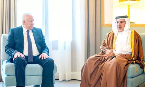 ഫ​ല​സ്തീ​ൻ ബ​ന്ധം ഊ​ട്ടി​യു​റ​പ്പി​ച്ച് ബ​ഹ്റൈ​ൻ; കി​രീ​ടാ​വ​കാ​ശി​യും ഫ​ല​സ്തീ​ൻ ആ​ഭ്യ​ന്ത​ര​മ​ന്ത്രി​യും കൂ​ടി​ക്കാ​ഴ്ച ന​ട​ത്തി