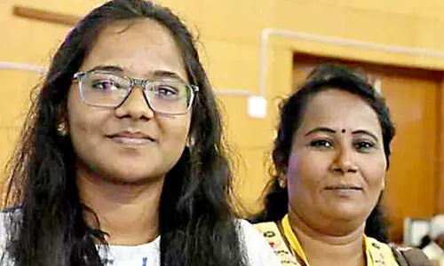 മകളോടൊപ്പം പഠിച്ച് നീറ്റ് പരീക്ഷയിൽ വിജയിച്ചു; അമുദവല്ലിക്ക് എം.ബി.ബി.എസിന് സീറ്റ്