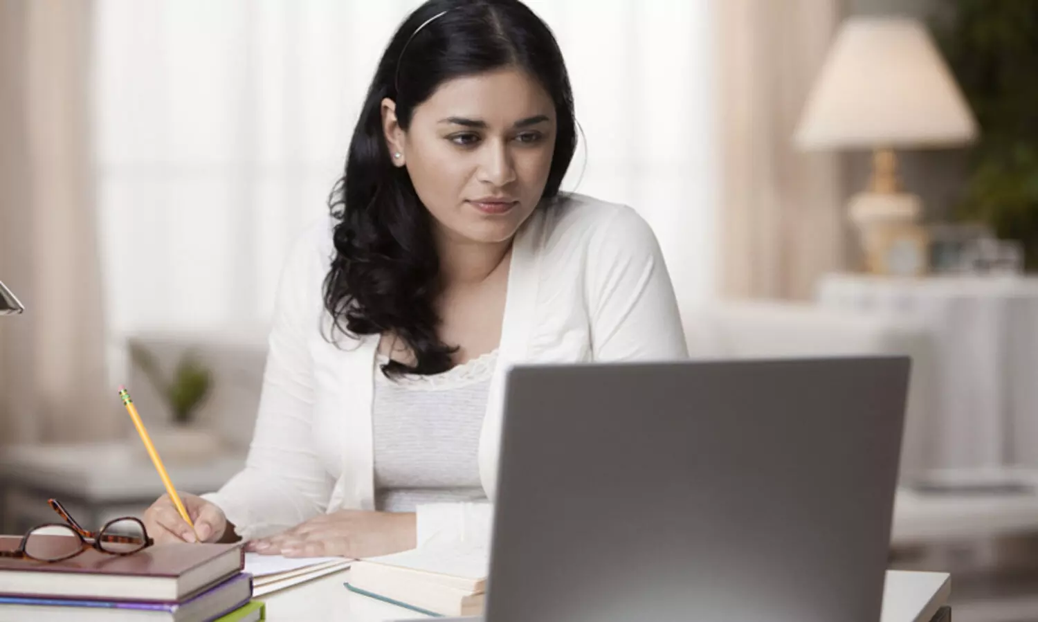 ആ​ത്മ​വി​ശ്വാ​സ​വും സാ​മ്പ​ത്തി​ക സ്വാ​ത​ന്ത്ര്യ​വും; സ്ത്രീ​ക​ള്‍ക്ക് ജോ​ലി അ​ത്യാ​വ​ശ്യം