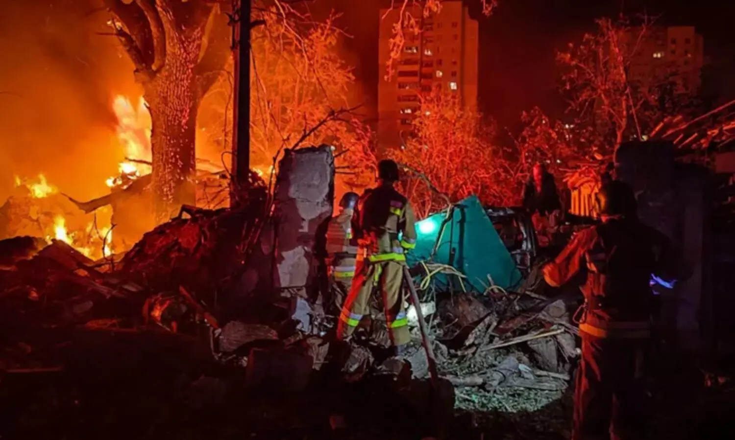 റഷ്യൻ എണ്ണ സംഭരണശാല ആക്രമിച്ച് യുക്രെയ്ൻ;  കരിങ്കടൽ തീരത്തെ വീടുകൾ തകർത്ത് റഷ്യൻ തിരിച്ചടി