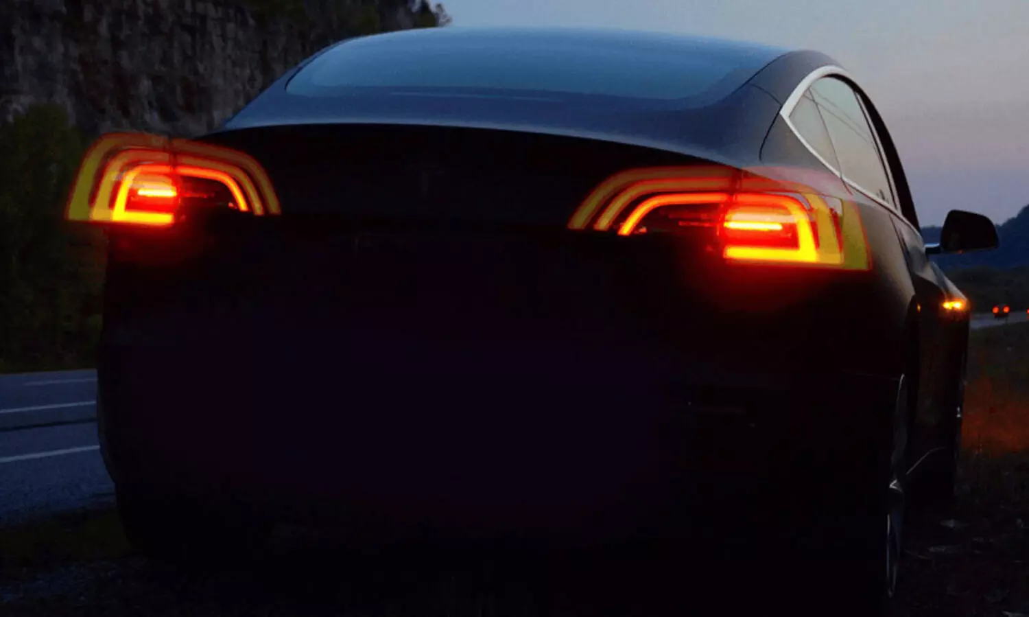 അ​ല​ങ്കാ​ര​ത്തി​ന​ല്ല ഹ​സാ​ർ​ഡ്‌ ലൈ​റ്റു​ക​ൾ