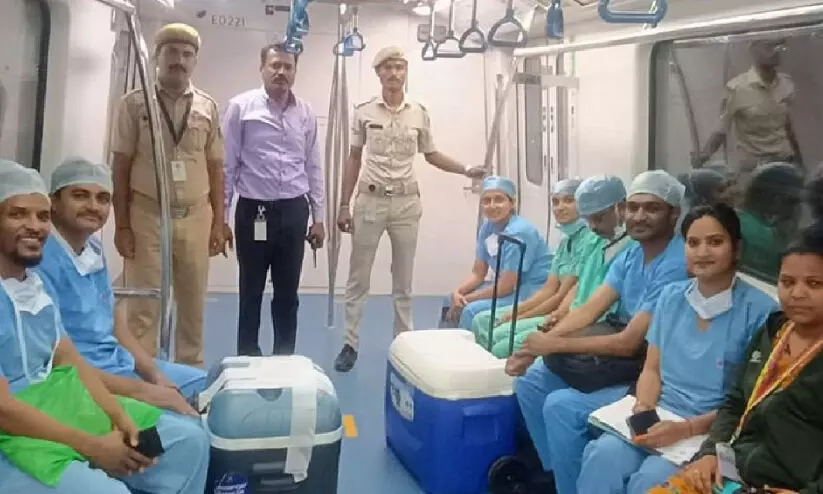 ക​ര​ൾ കൈ​മാ​റ്റ​ത്തി​നാ​യി ന​മ്മ മെ​ട്രോ​യി​ൽ സു​ര​ക്ഷി​ത യാ​​ത്ര​യൊ​രു​ക്കി