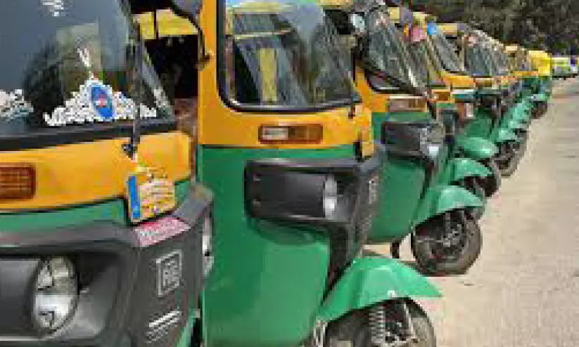 ഓ​ട്ടോ മി​നി​മം നി​ര​ക്ക് വ​ർ​ധ​ന പ്രാ​ബ​ല്യ​ത്തി​ൽ