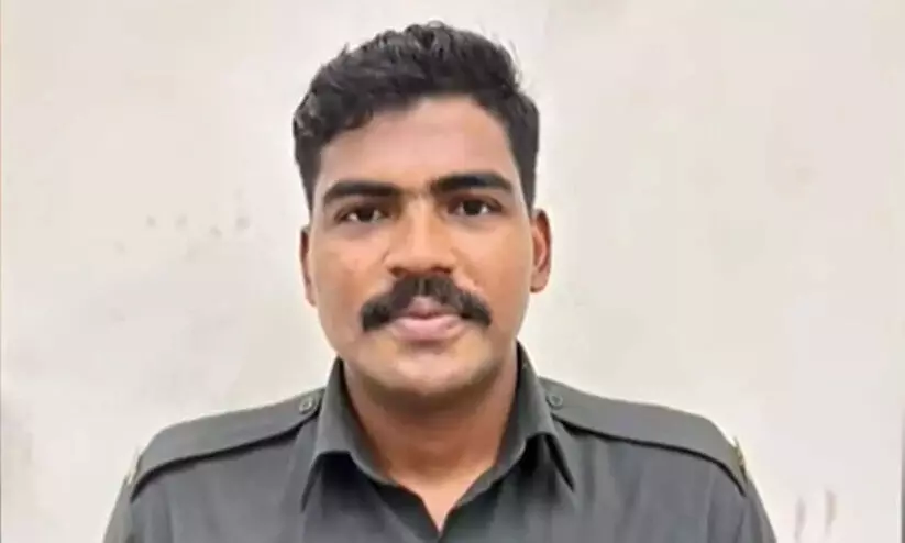 കാണാതായ മലയാളി സൈനികൻ വീട്ടിൽ തിരിച്ചെത്തി; ഓർമ കുറവുണ്ട്, ചില സാധനങ്ങളും നഷ്ടപ്പെട്ടു കാണാതായ മലയാളി സൈനികൻ വീട്ടിൽ തിരിച്ചെത്തി; ഓർമ കുറവുണ്ട്, ചില സാധനങ്ങളും നഷ്ടപ്പെട്ടു